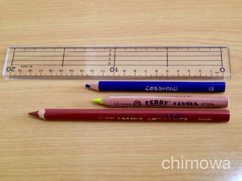 リラ社 ファルビーとスーパーファルビーの長さをしまじろうの三角色鉛筆（水彩タッチも描ける 色鉛筆）と比較した画像